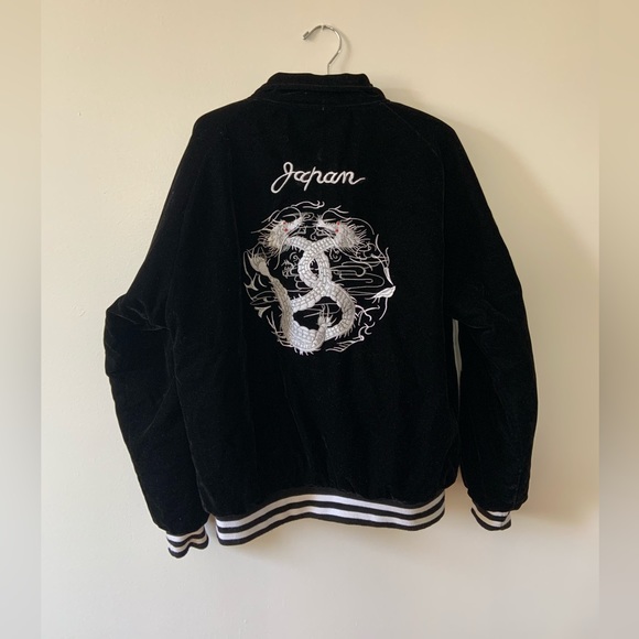 Vintage Japan embroidered velvet black bomber - Picture 2 of 5